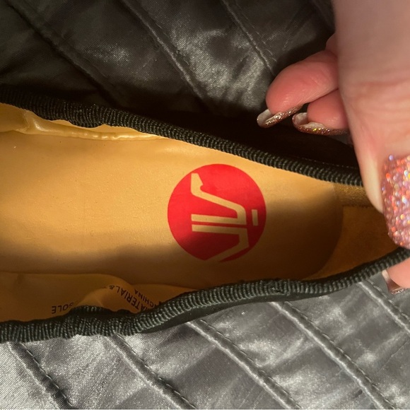 Brand new never worn VV flats - Picture 3 of 3